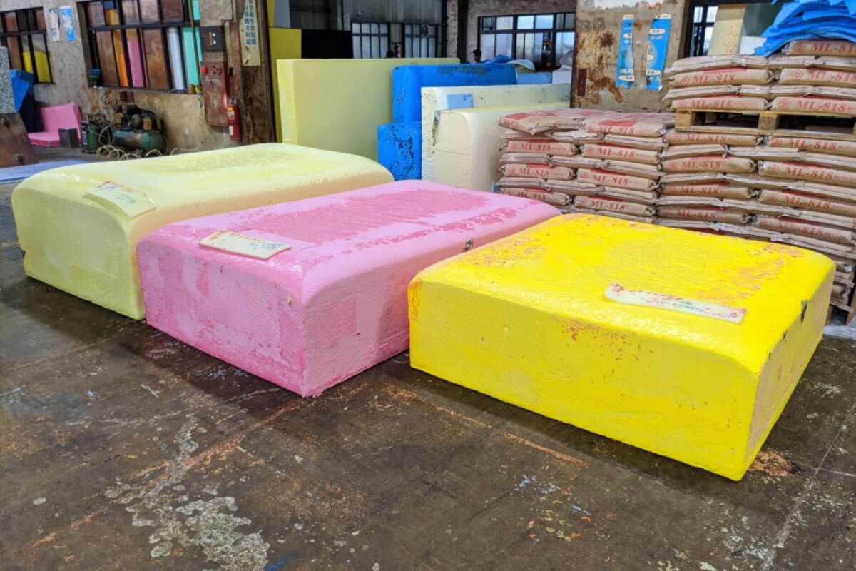 剛發泡完的沙發泡棉